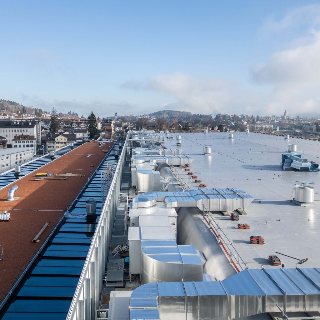 Vue des installations techniques du bâtiment de la halle SGKB à St-Gall.