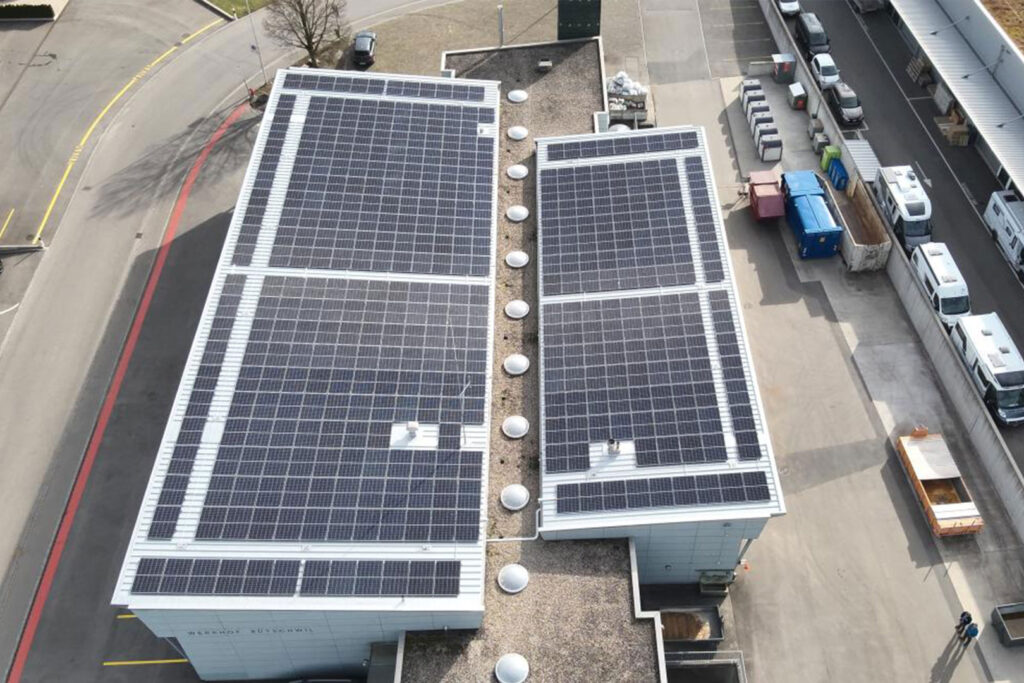 Installation photovoltaïque et solaire établie par Oberhänsli AG Gebäudetechnik