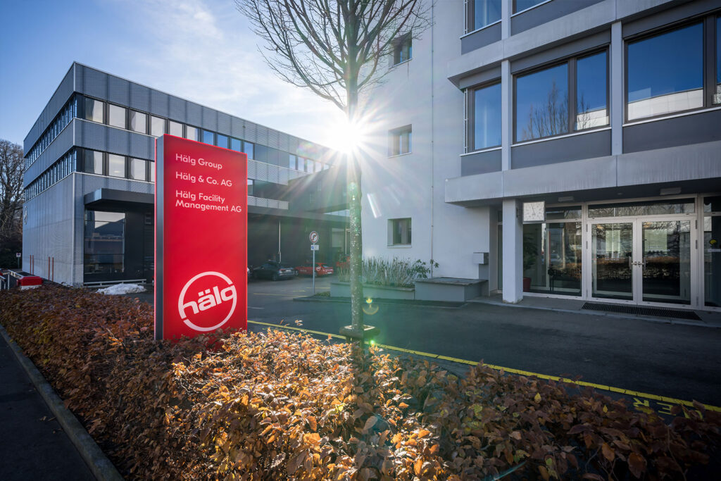 Panneau sur la Lukasstrasse 30 à St-Gall, siège de Hälg Group.