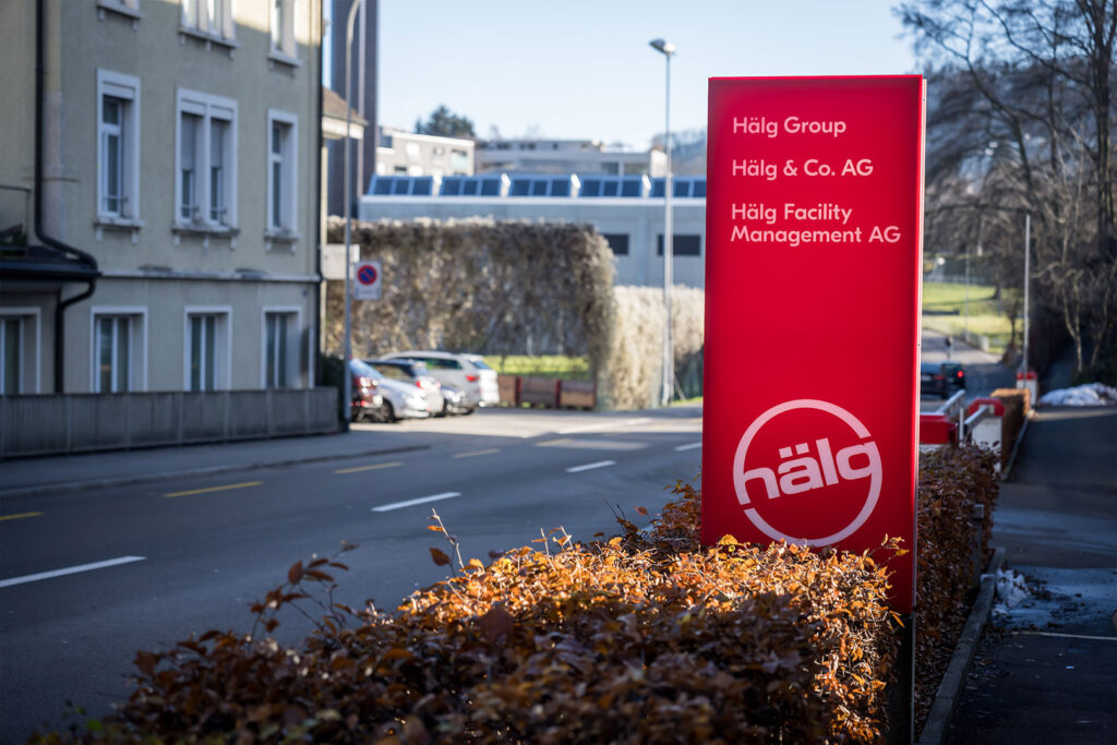 Panneau sur la Lukasstrasse 30 à St-Gall, siège de Hälg Group.