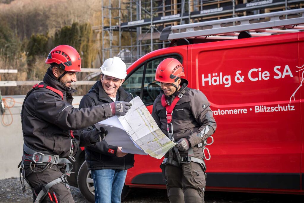 Die Hälg & Co. AG Fribourg beratet, planet und installiert Blitzschutz- und Erdungsanlagen zuverlässig und nach den jeweils geltenden kantonalen Sicherheitsnormen.