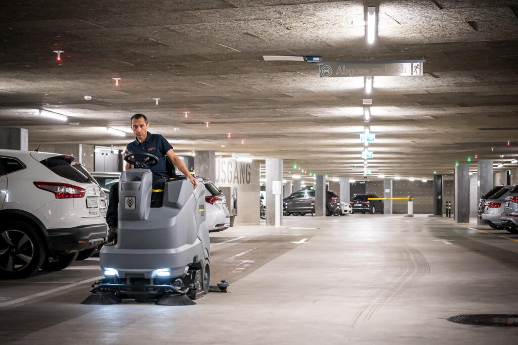 Betrieb und Technik im Center Management durch die Hälg Facility Management AG.