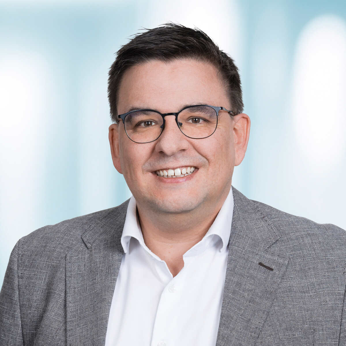 Felix König, Hälg Group