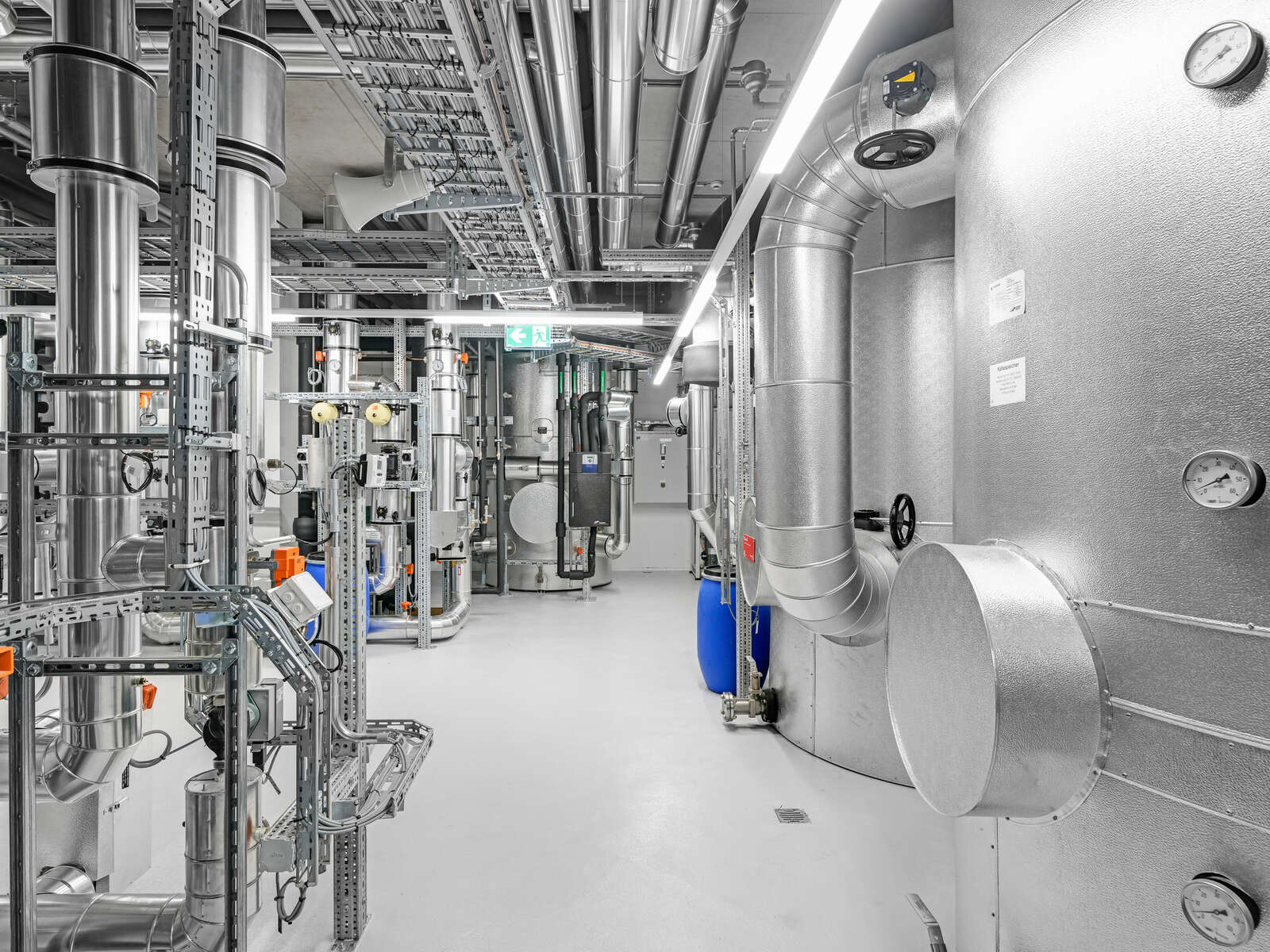 Im Untergeschoss im DSM Werk Sisseln sind die Technikräume für Heizung, Kälte, Sanitär und Elektro untergebracht.