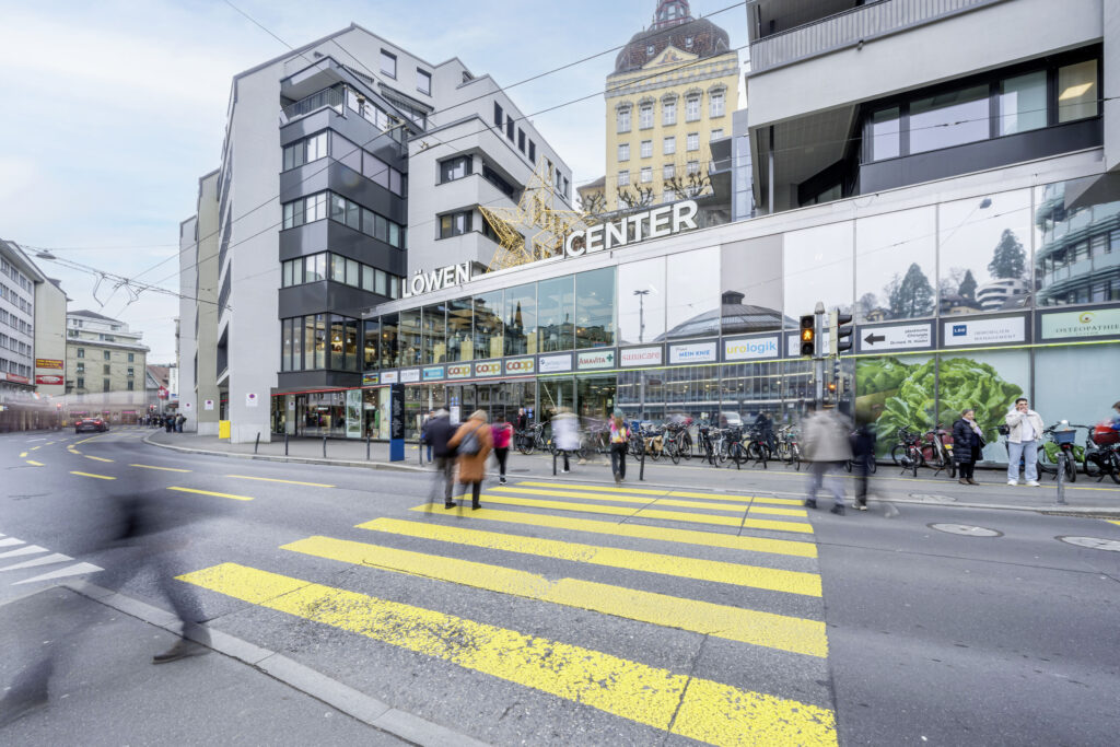 Seit 1984 ist die Hälg Facility Management AG Luzern, ehemals Löwen Bau und Betriebs AG, für das renom-mierte und gut besuchte Löwencenter verantwortlich.