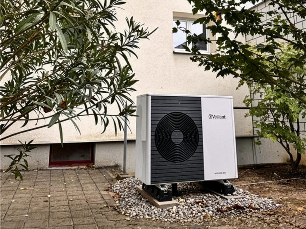 Jetzt die Heizung sanieren. Eine Wärmepumpe spart Energie und Kosten.