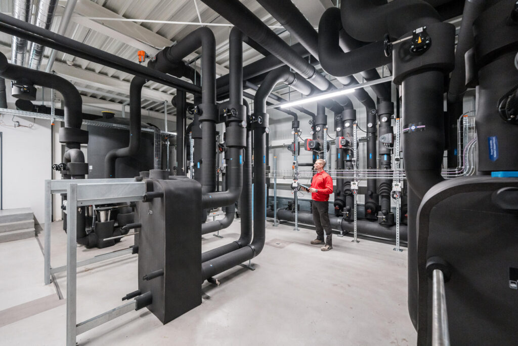 Heizungsanlagen für die Huber Kunststoff AG in Gossau durch die Hälg & Co. AG St. Gallen