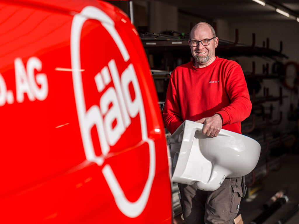 Sanitärinstallateur der Hälg & Co. AG Bütschwil