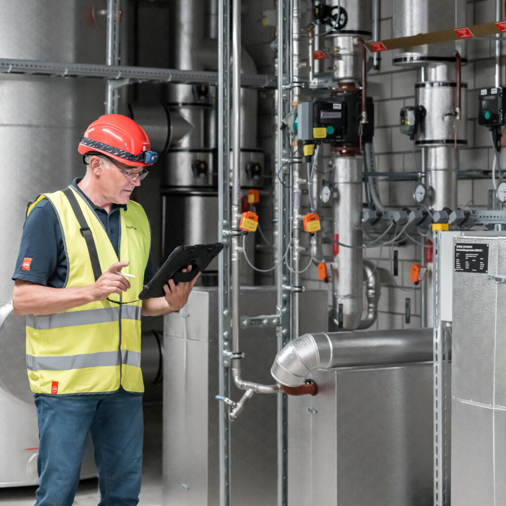 Projektleiter Heizung/Kälte der Hälg & Co. AG Zürich auf der Baustelle des Kantonsspitals Aarau