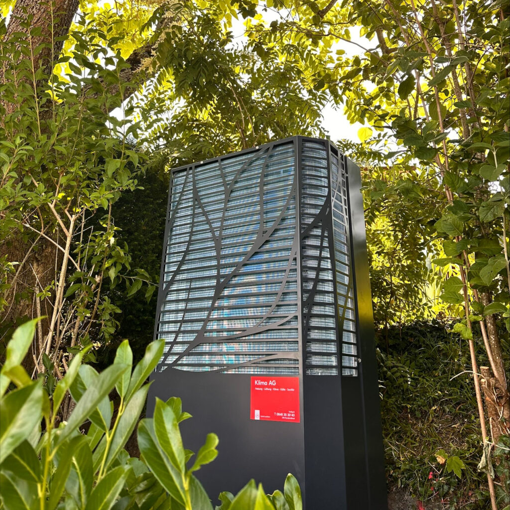 Heizungssanierung Ersatz Ölheizung durch 13 kW-Wärmepumpe in Hochwald, umgesetzt durch die Klima AG Basel