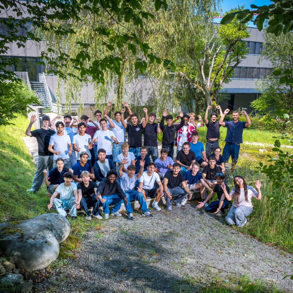 Lernende der Hälg Group am Hauptsitz in St. Gallen